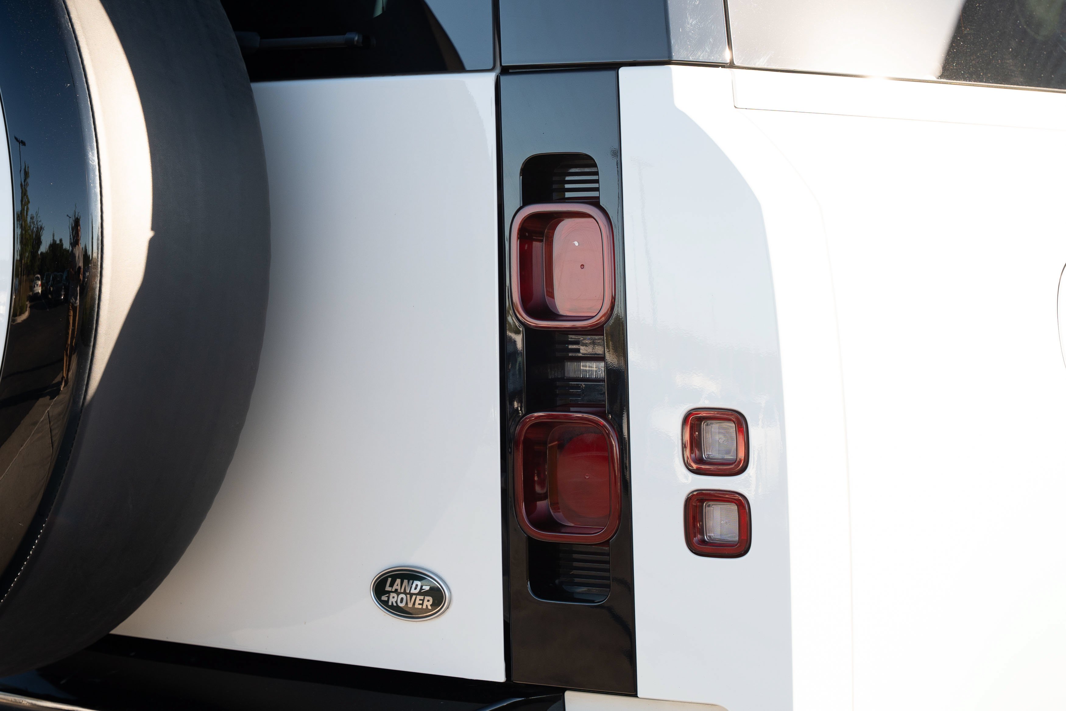 Used 2023 Fuji White Land Rover X-Dynamic SE image 29