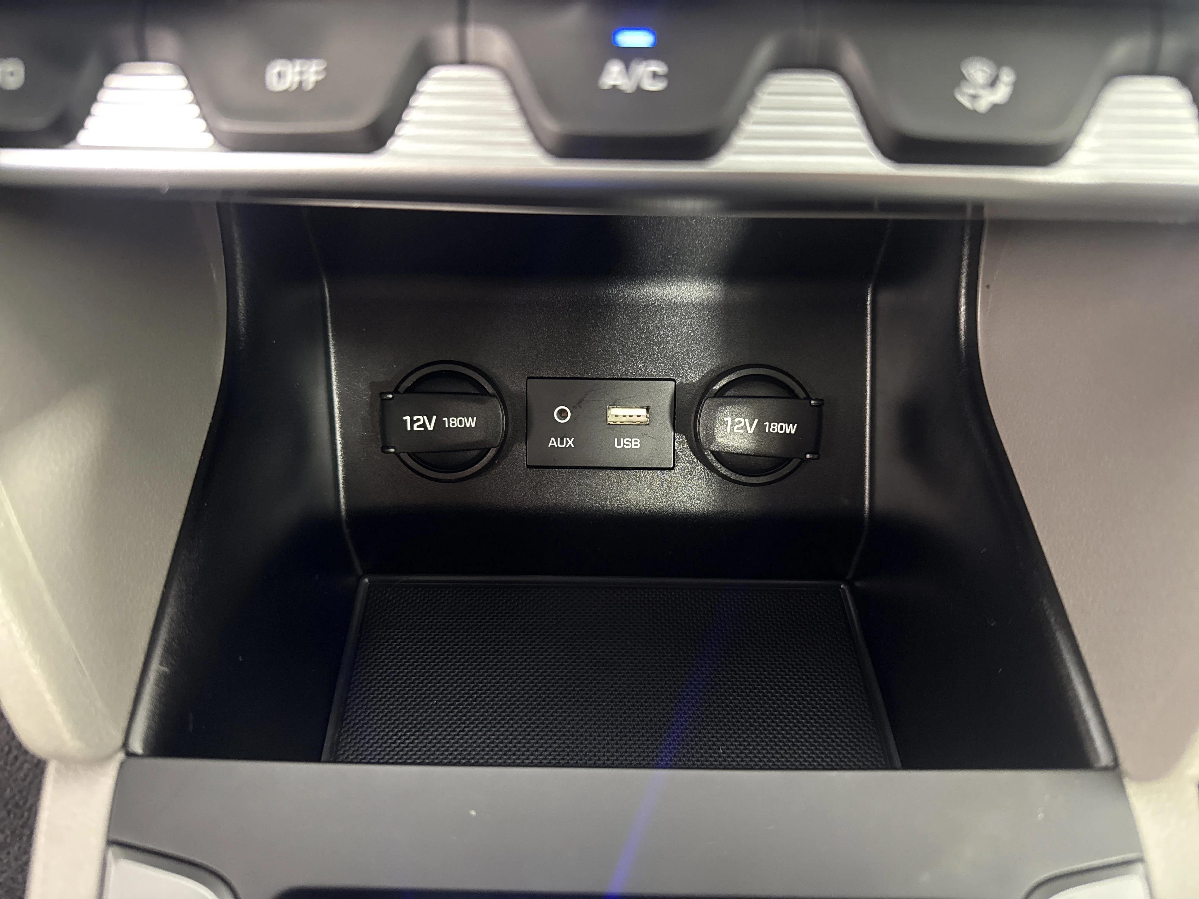 Used 2020 Fluid Metal Hyundai Value Edition image 29