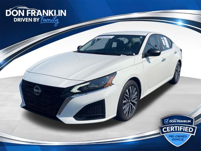 Used 2025 White Nissan 2.5 SV image 1