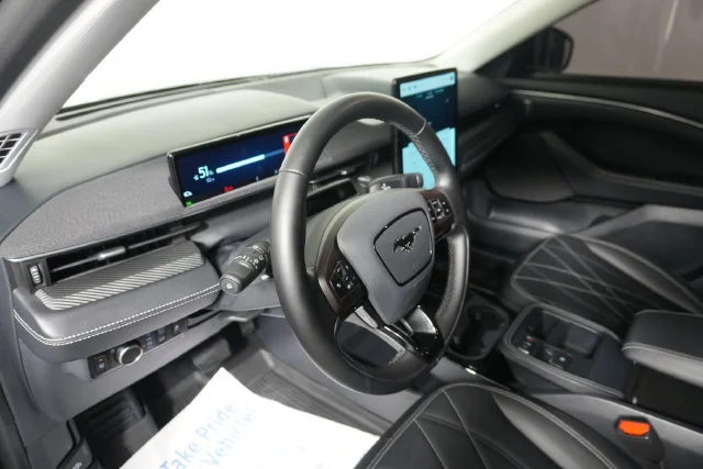 Used 2025 Shadow Black Ford Select image 17