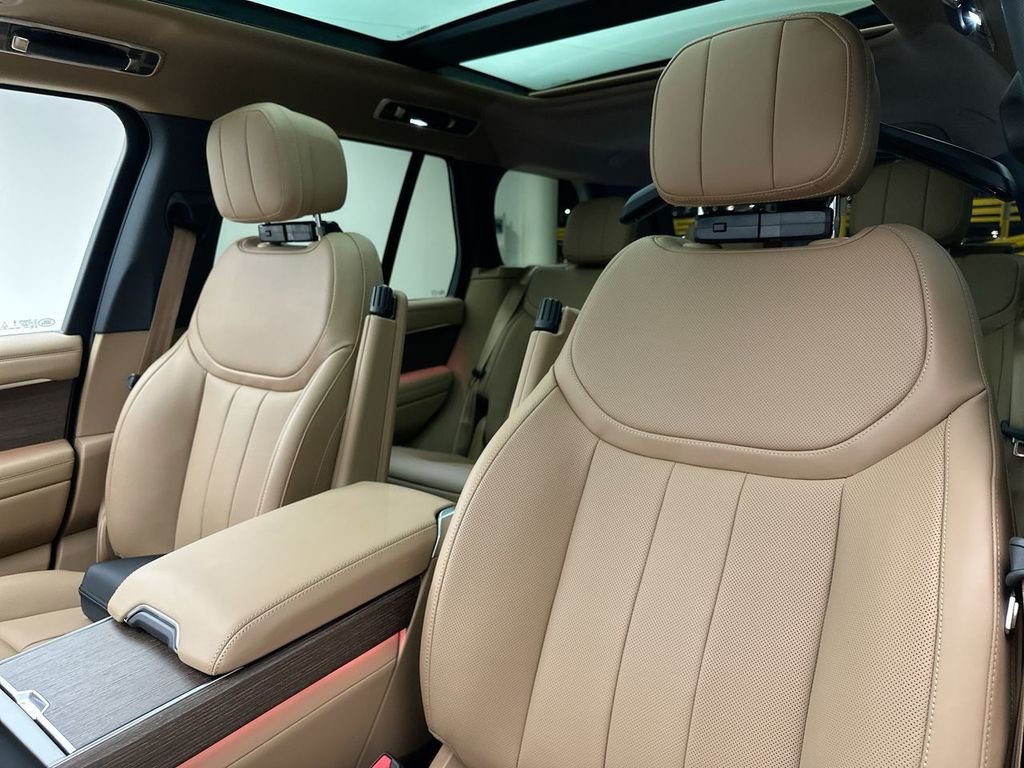 New 2026 Varesine Blue Metallic Land Rover SE image 18