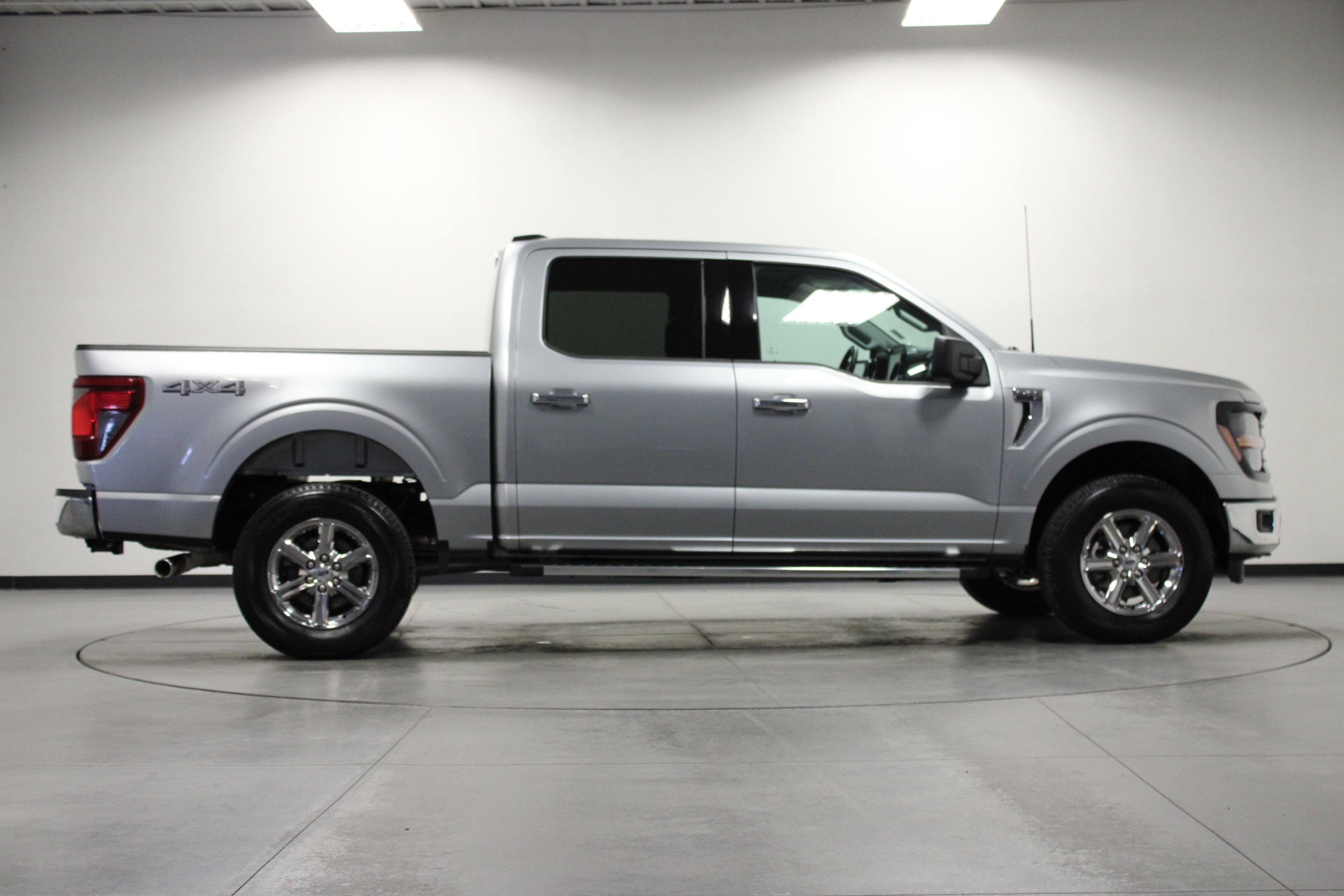 Used 2025 Iconic Silver Metallic Ford XLT image 3