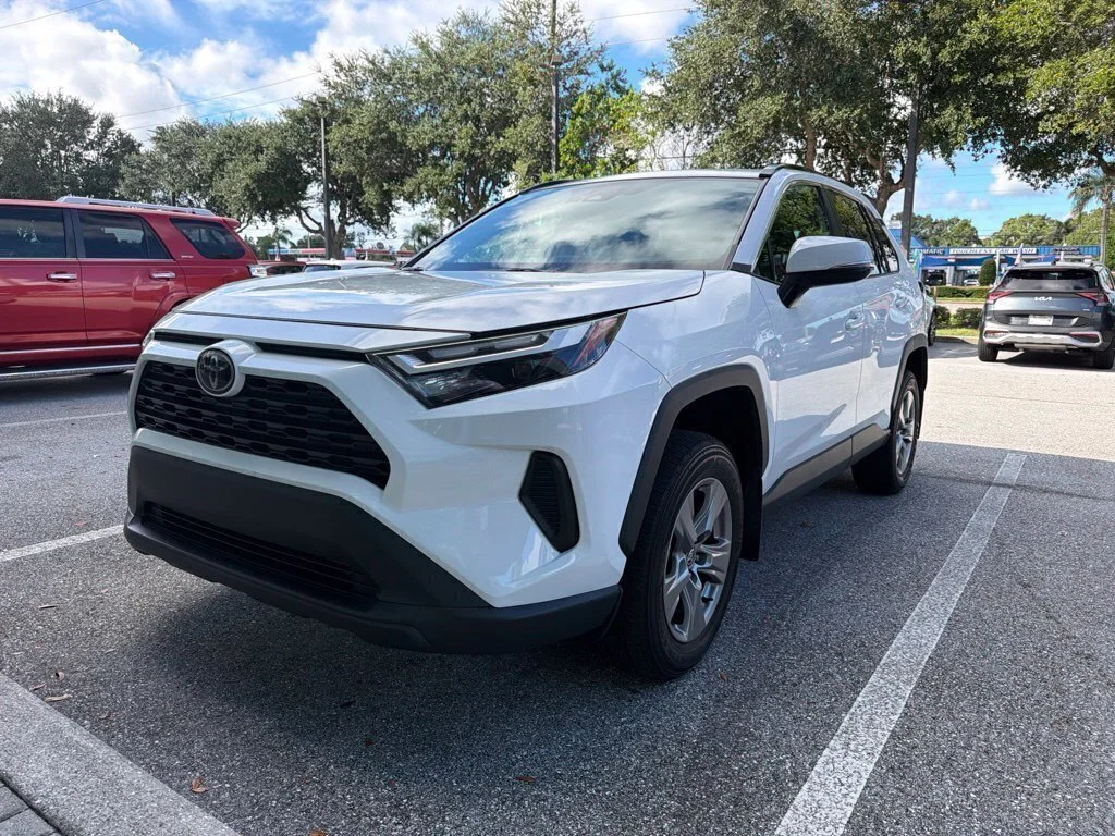 Used 2025 White Toyota XLE image 4