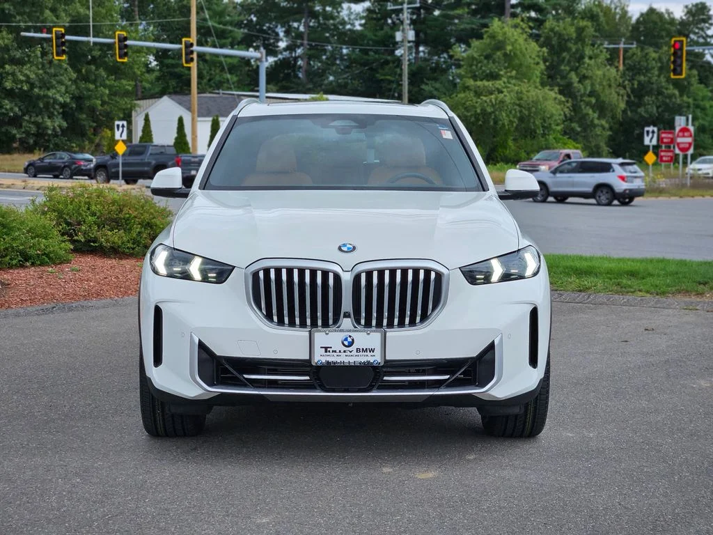 Certified Used 2024 White BMW xDrive40i image 2