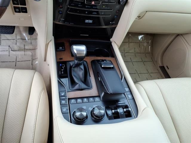 Used 2019 Eminent White Pearl Lexus Three-Row image 17