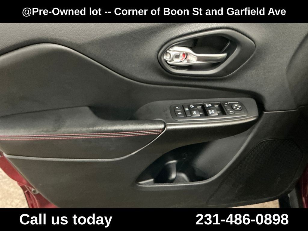 Used 2019 Red Jeep Trailhawk image 14