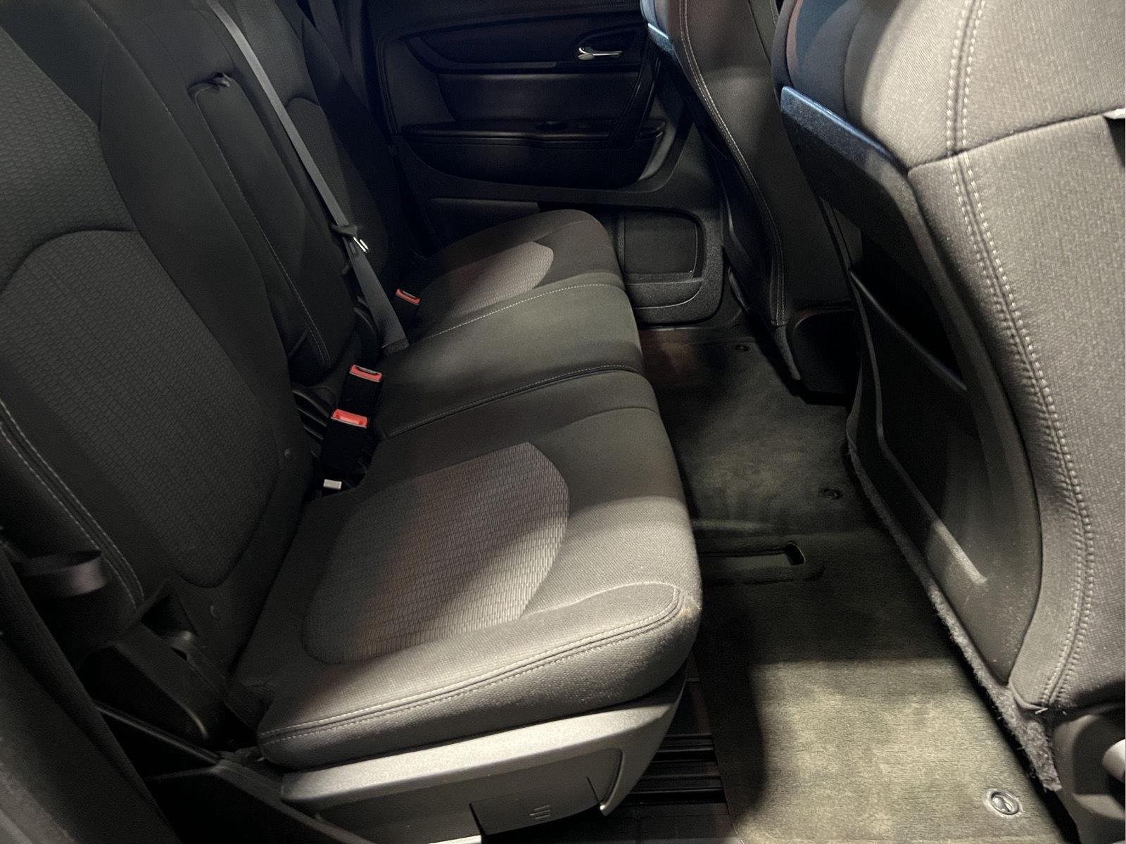 Used 2014 Black Granite Metallic Chevrolet LT image 19