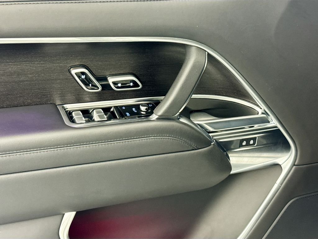 Used 2023 White Land Rover Autobiography image 18