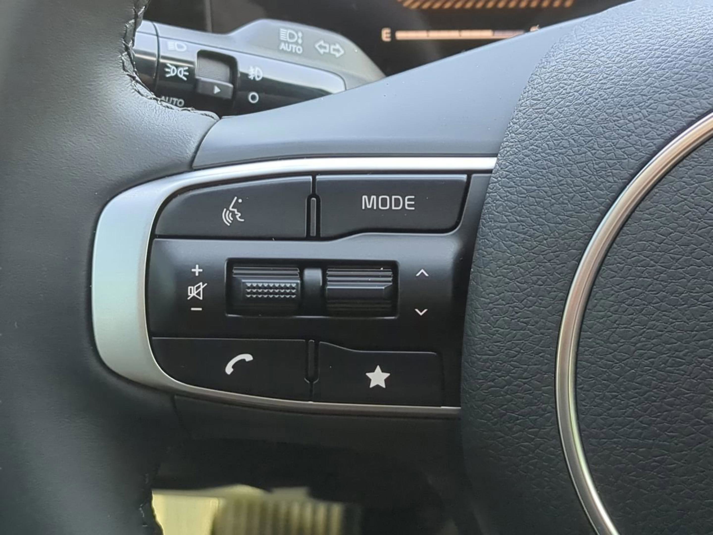 New 2026 Snow White Pearl Kia GT-Line image 26