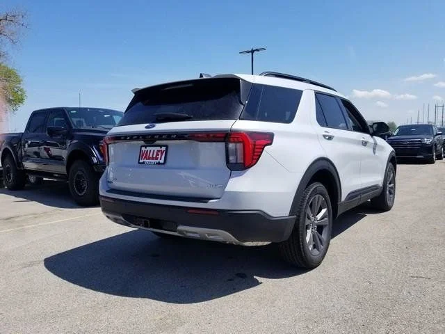 New 2026 Space White Metallic Ford Active image 3