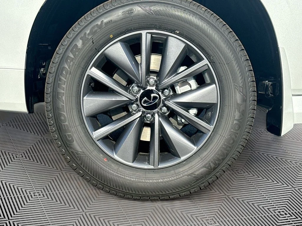 New 2026 RADIANT WHITE INFINITI Pure 2WD image 34