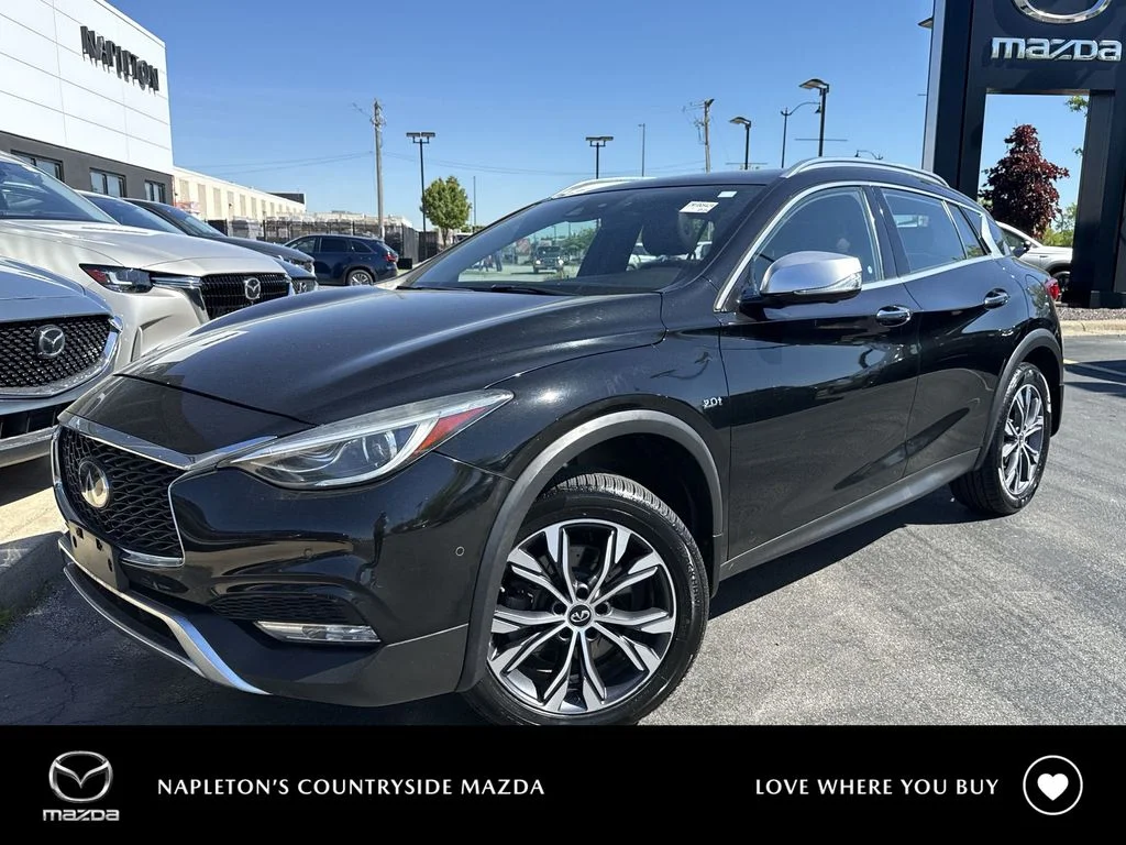 2017 INFINITI QX30 Premium AWD's photo