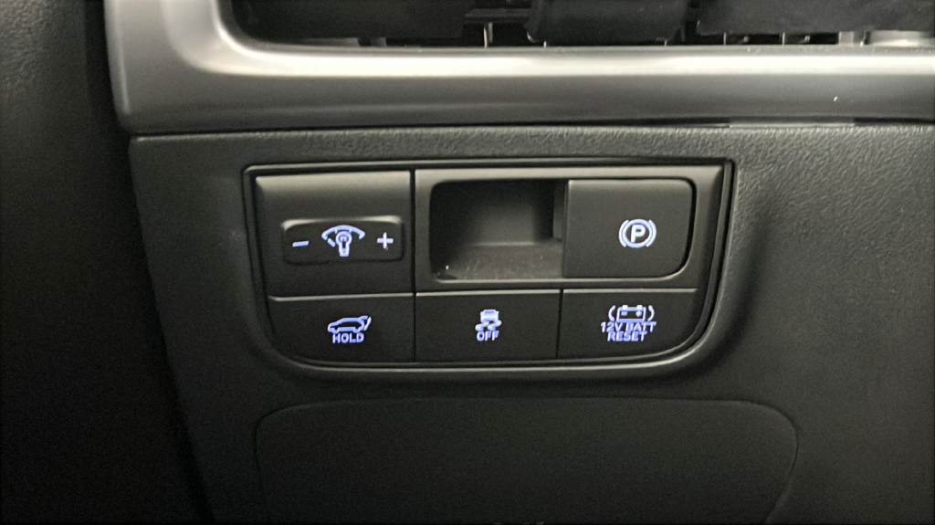 Used 2025 Beige Hyundai SEL Convenience image 31