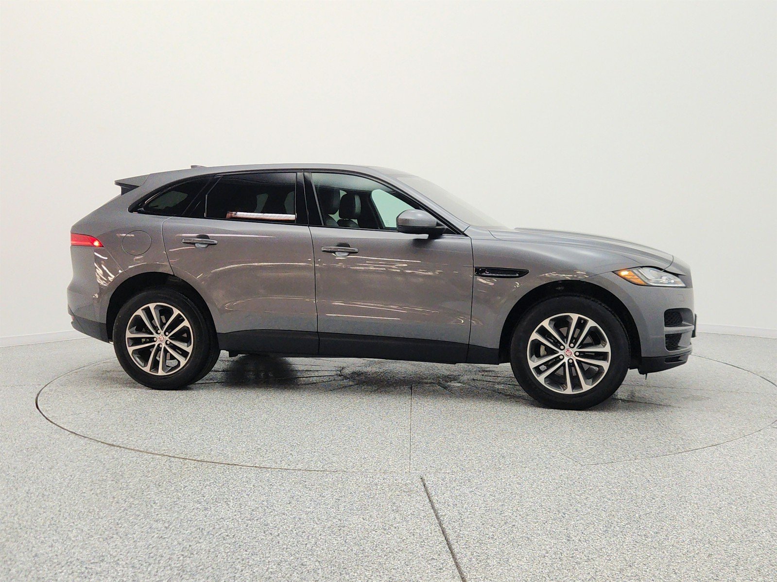 Used 2018 Corris Grey Metallic Jaguar 25t Prestige AWD image 4