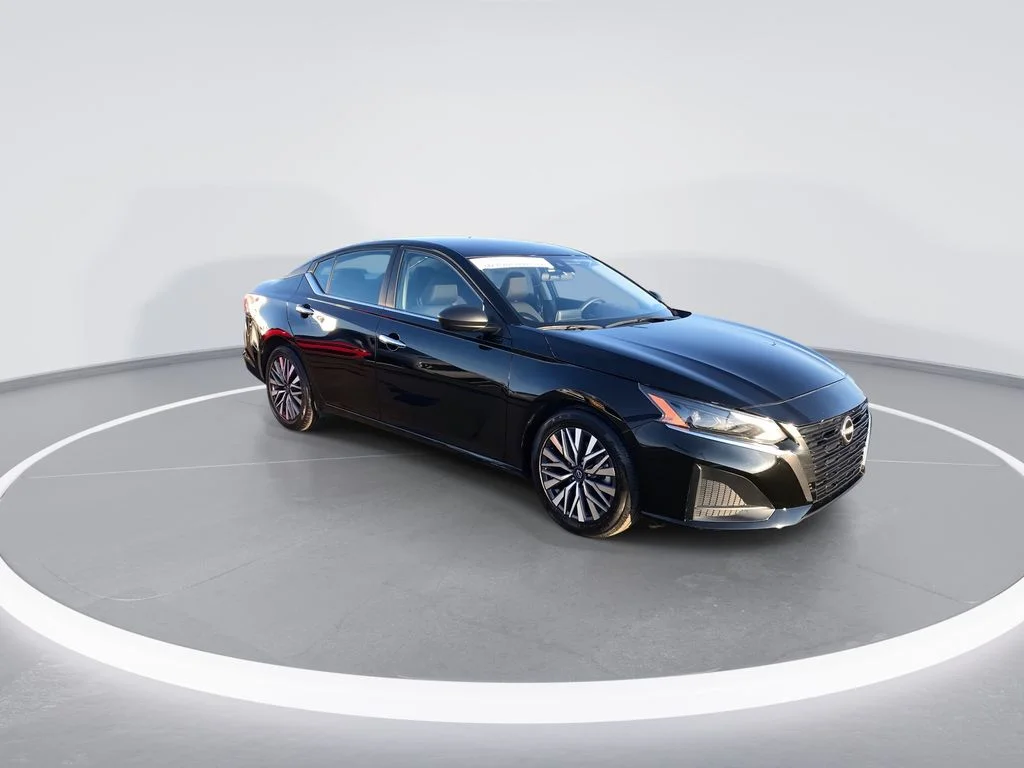 Used 2024 Black Nissan 2.5 SV image 2