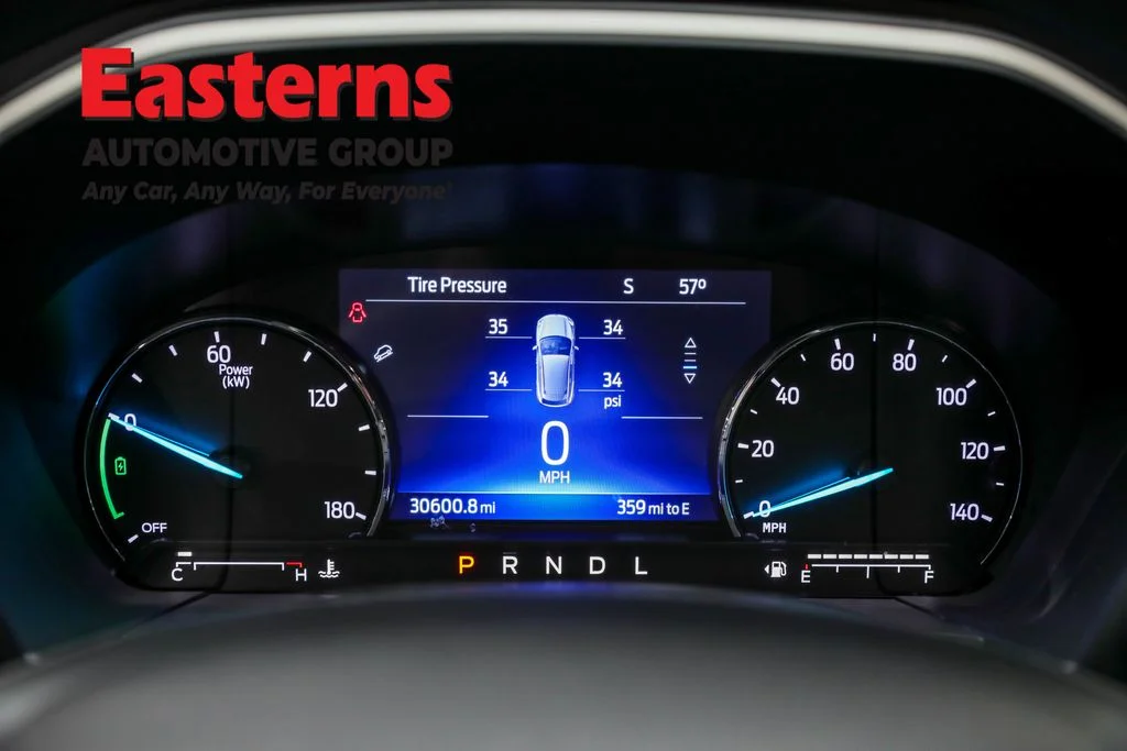 Used 2022 White Ford SE image 18