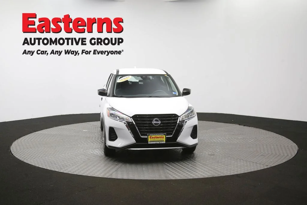 Used 2022 White Nissan S image 50