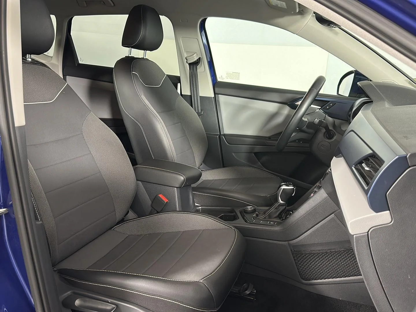 Used 2023 Dusk Blue Metallic Volkswagen SE image 18