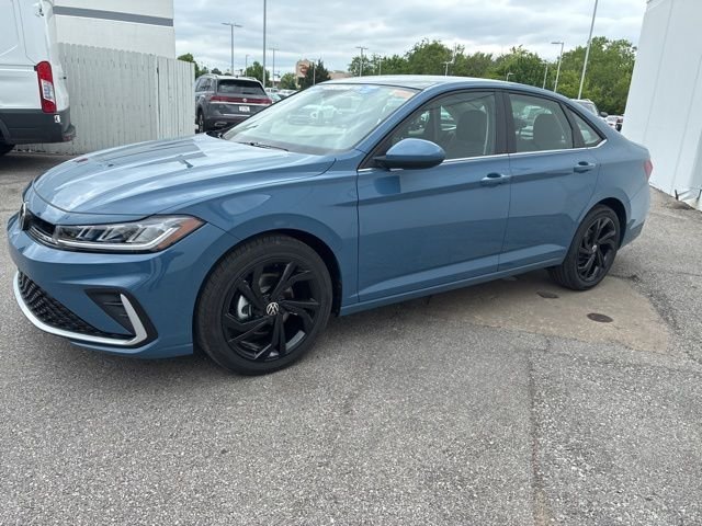 New 2026 Monterey Blue Volkswagen 1.5T SE image 4