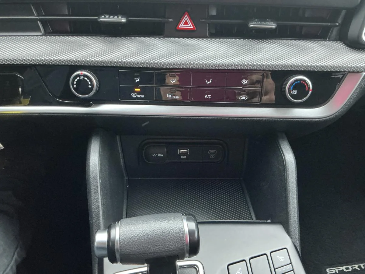 Used 2023  Kia LX image 28
