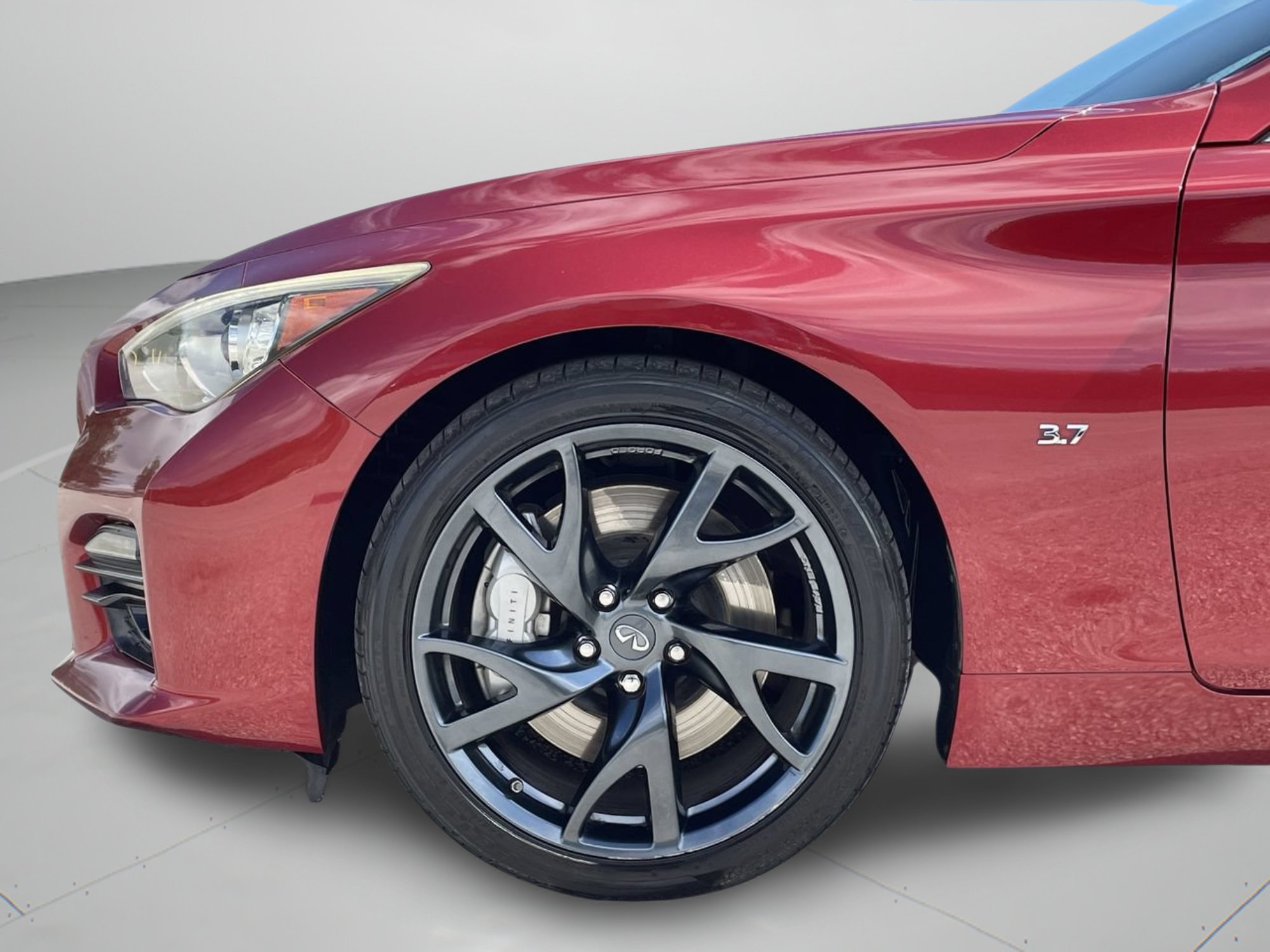 Used 2015 Venetian Ruby INFINITI Sport image 35