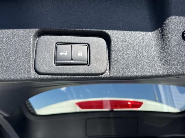 New 2026 Everest White Pearl TriCoat Nissan Platinum image 13