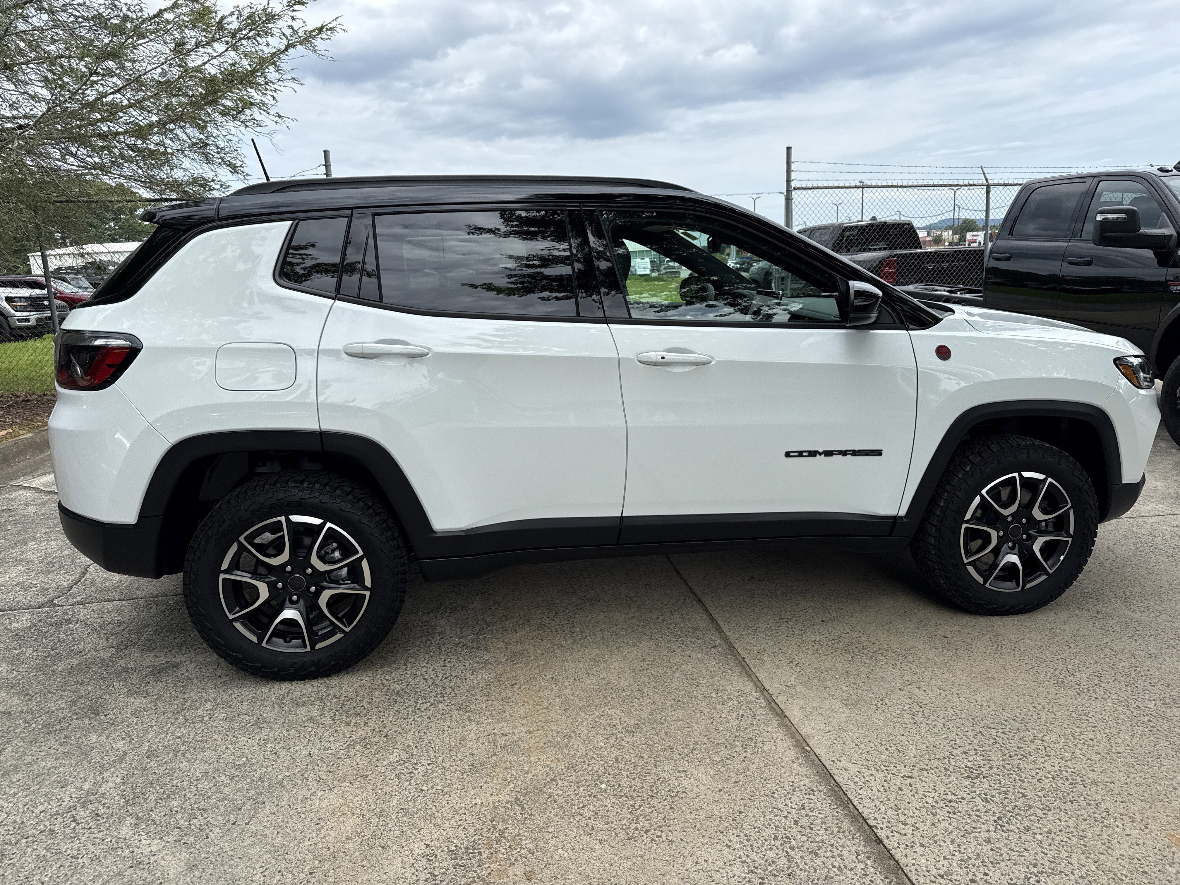 Used 2025 Bright White Clearcoat Jeep Trailhawk image 8