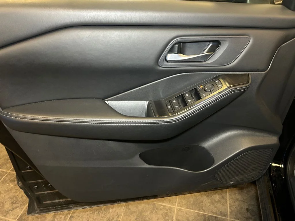 Used 2025 Super Black Nissan SV image 22