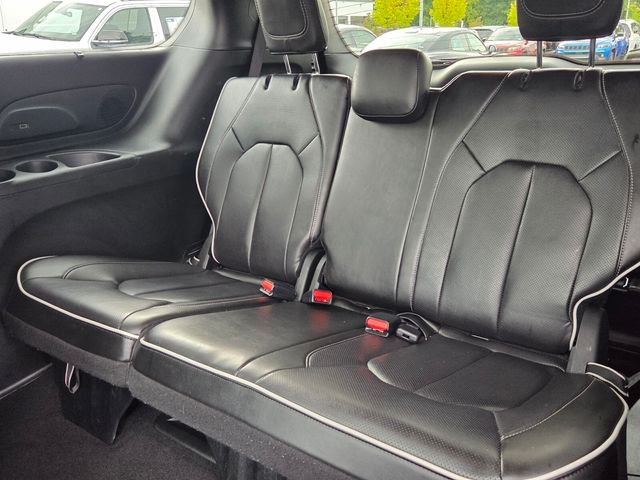 Used 2025 White Chrysler Limited image 13