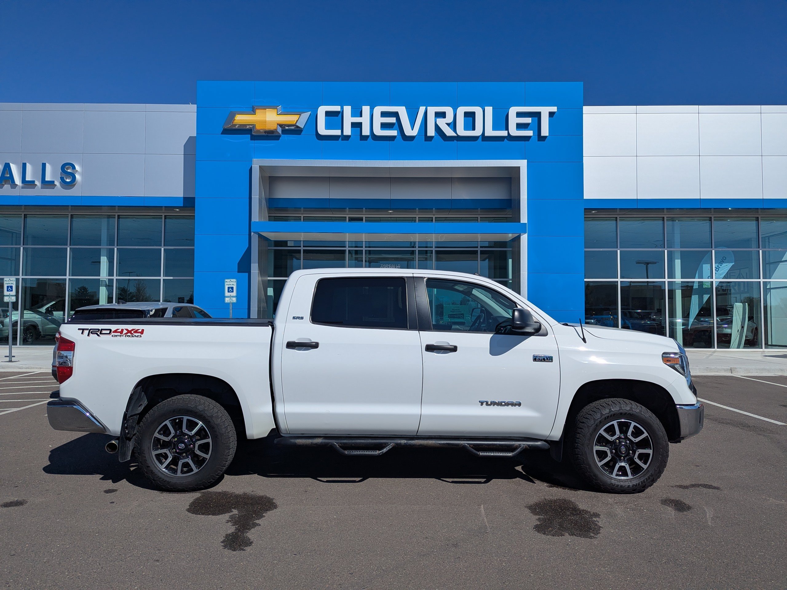Used 2018 White Toyota SR5 image 33
