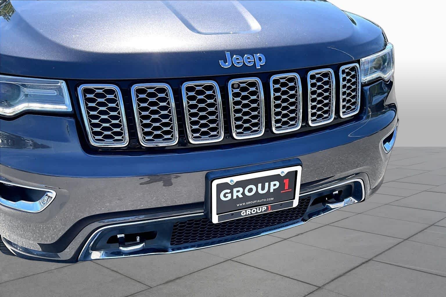 Used 2017 Granite Crystal Metallic Clearcoat Jeep Overland image 30