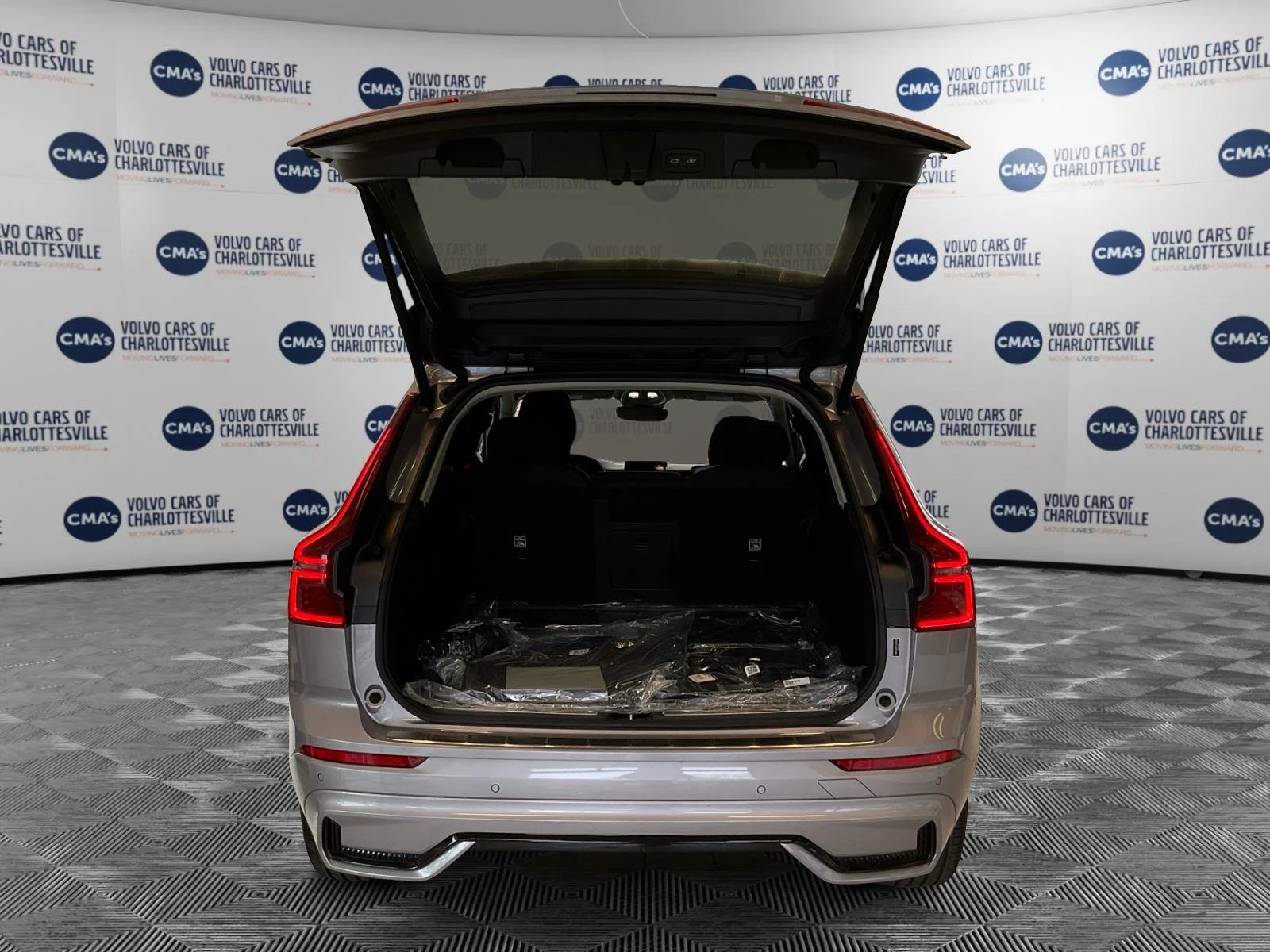 2026 Volvo XC60 Plus - Photo 11