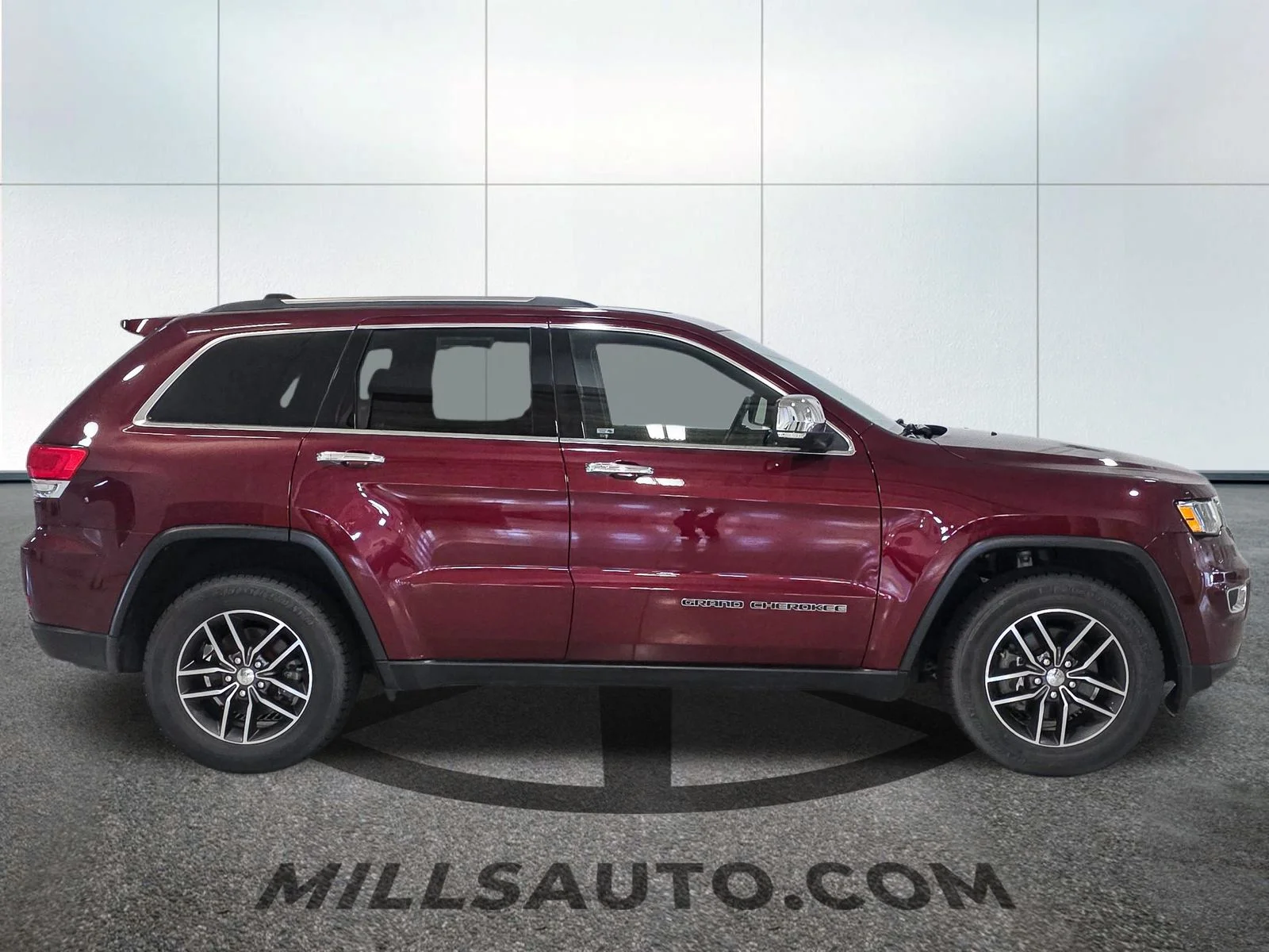 Used 2018 Red Jeep Limited image 9