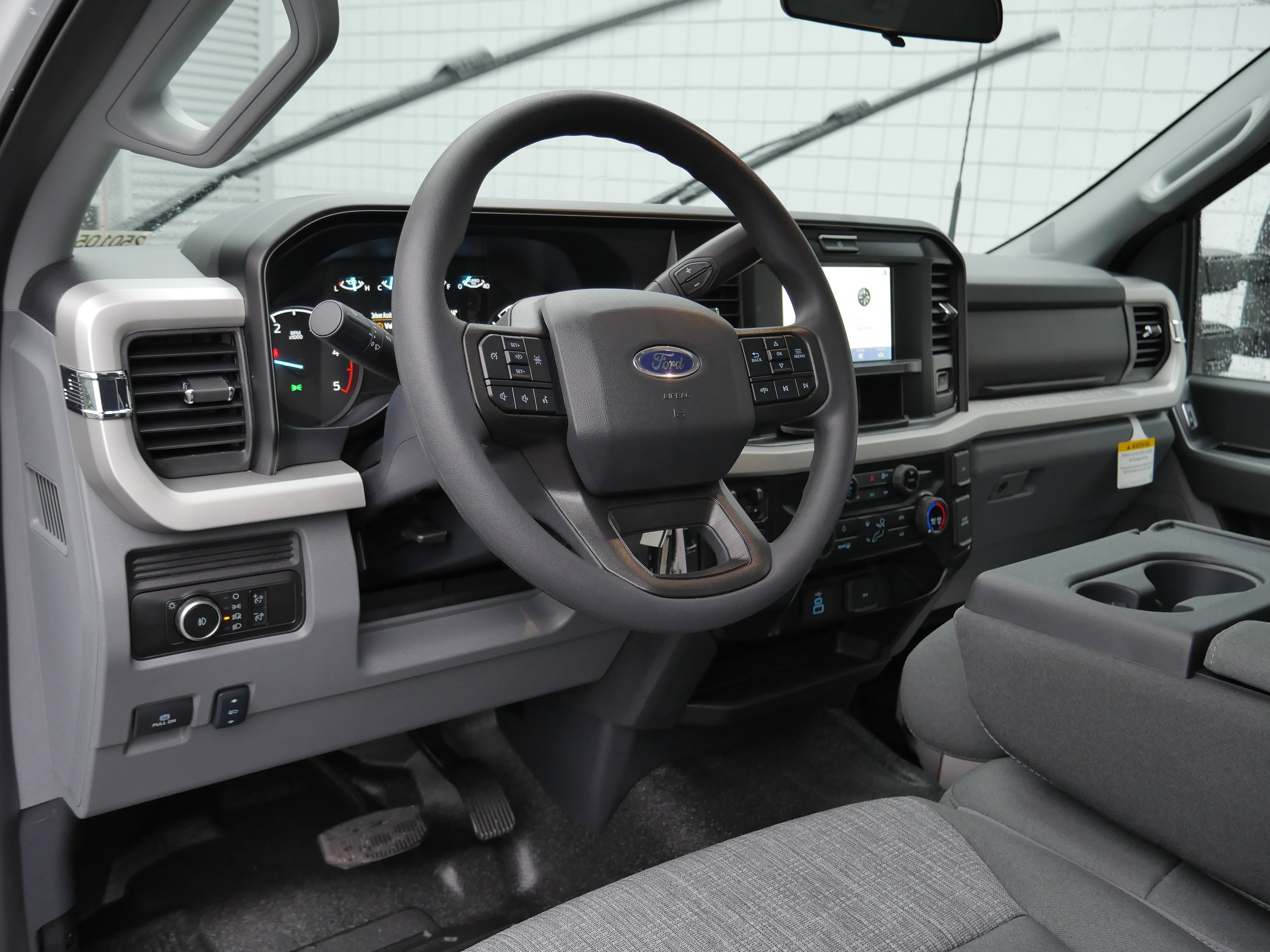 New 2026 Oxford White Ford F-550® XLT image 4