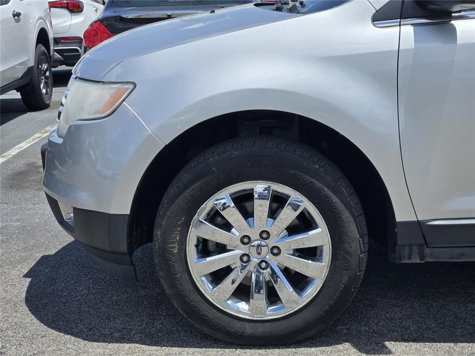 Used 2010 Ingot Silver Metallic Ford Limited image 9