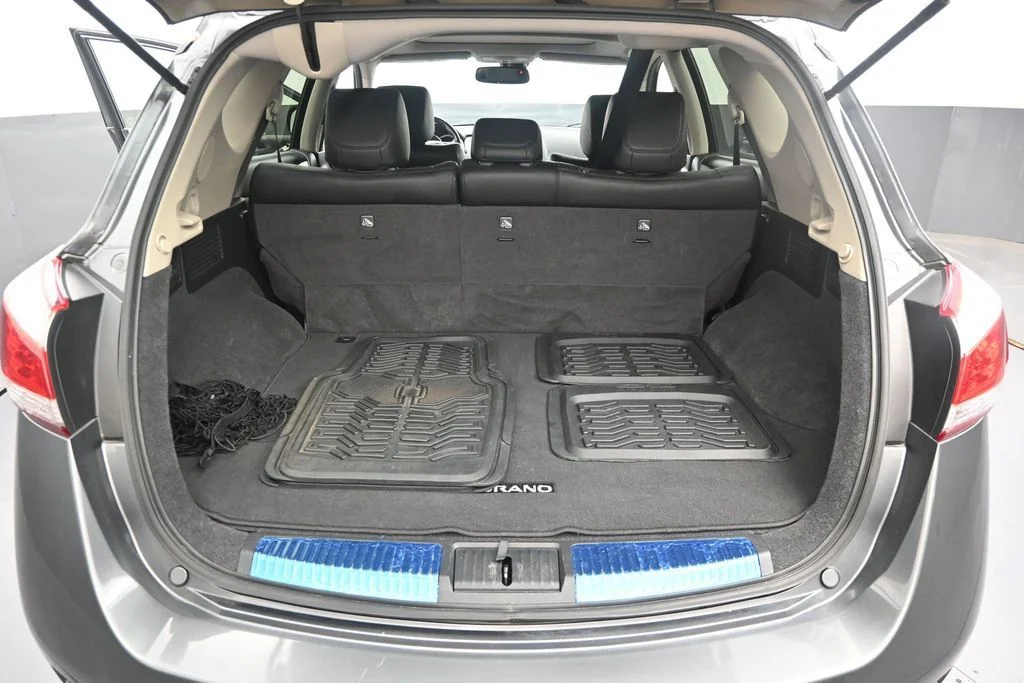 Used 2013 Gray Nissan SL image 14