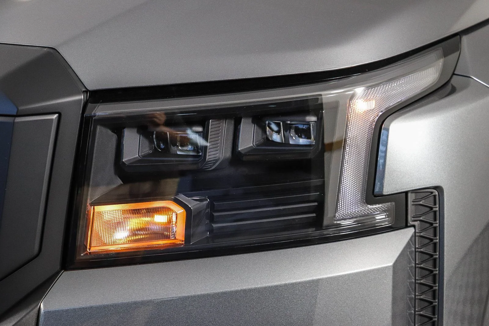 New 2027 Gray Nissan S image 4