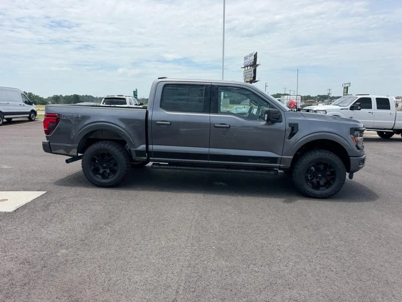 New 2026 Carbonized Gray Metallic Ford XLT image 4