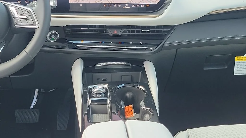 New 2026 Iridescent White Tricoat Buick Avenir image 19