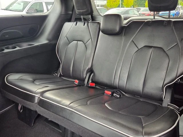 Used 2025 White Chrysler Limited image 13