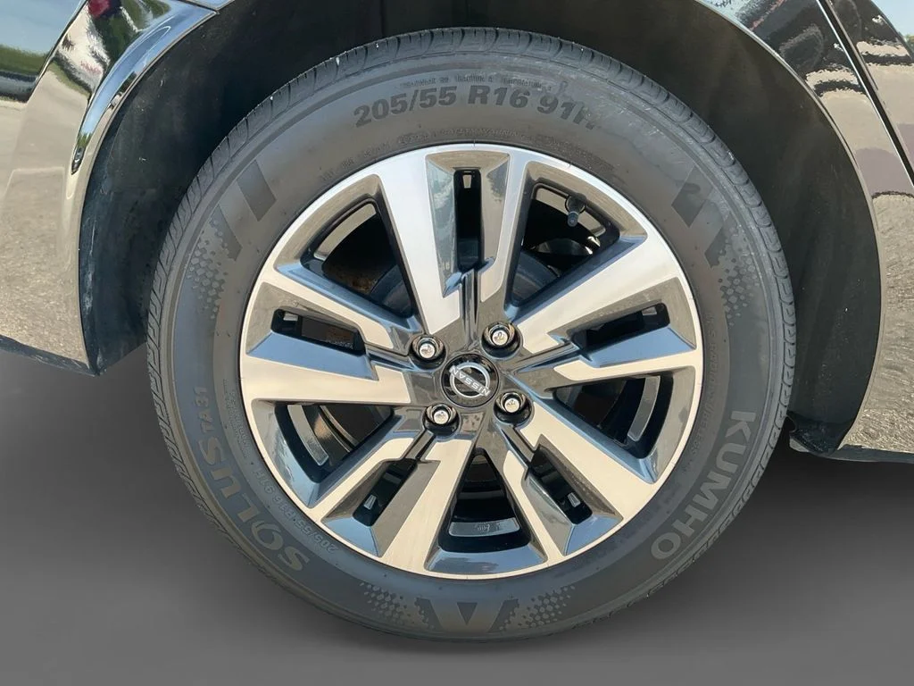Used 2025 Black Nissan 1.6 SV image 10