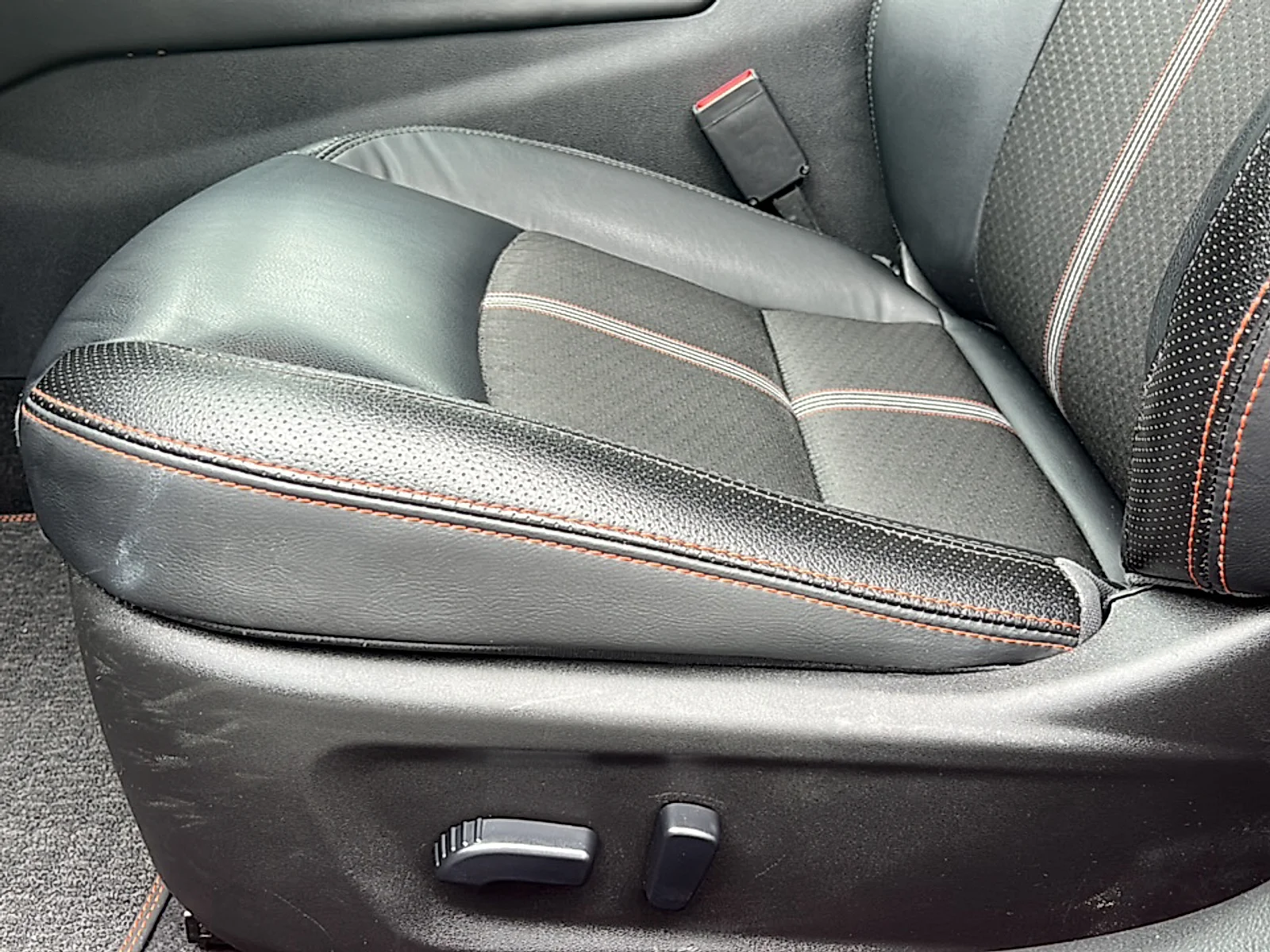 Used 2024  Nissan SR FWD image 12