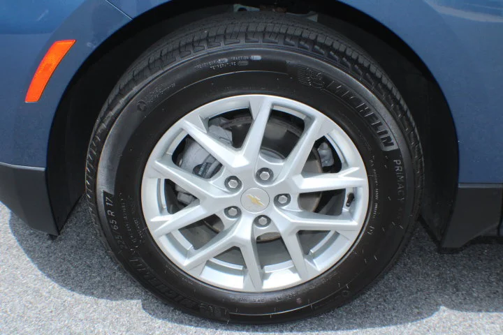 Used 2024 Lakeshore Blue Metallic Chevrolet LT image 5