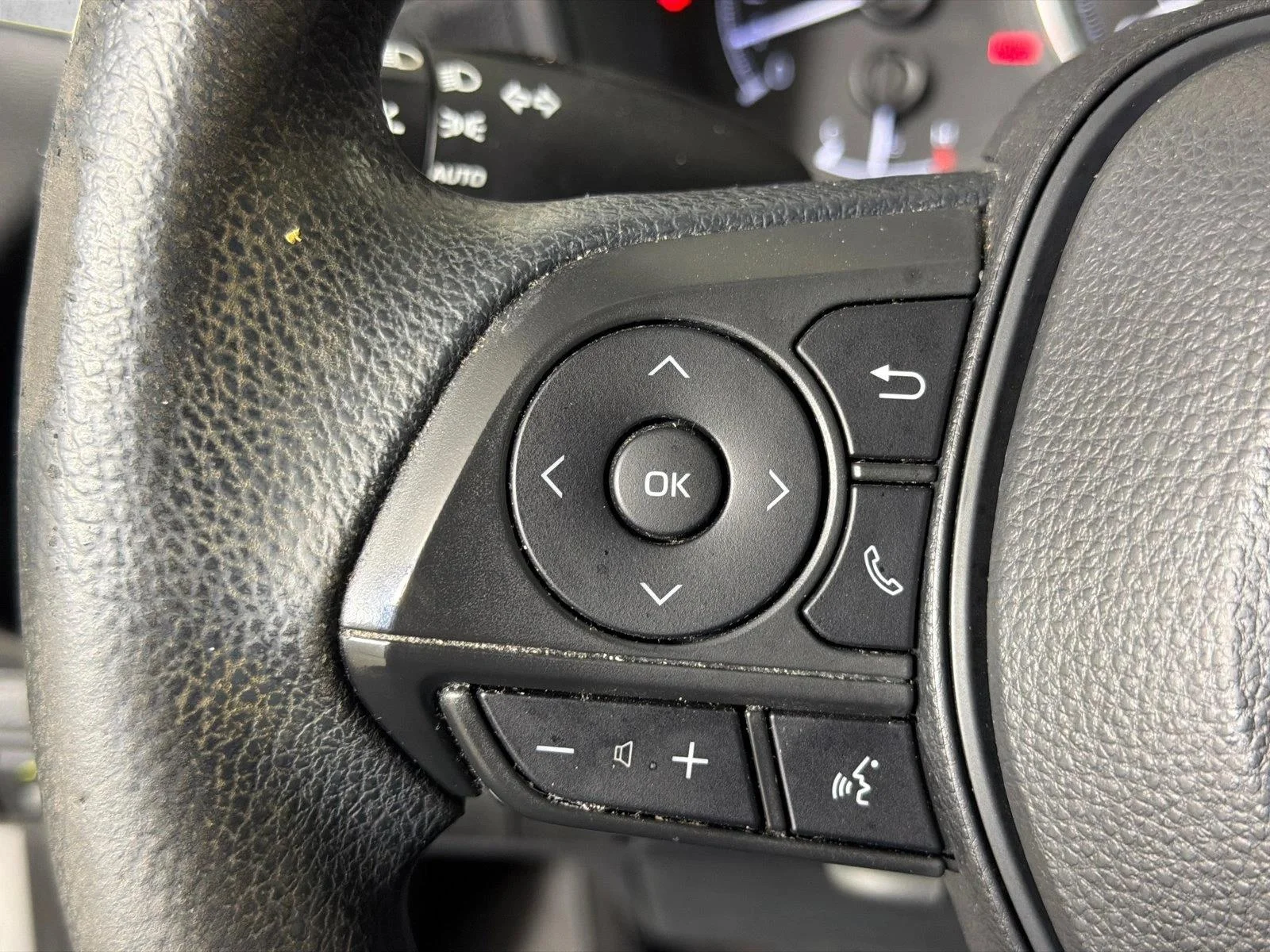 Used 2020 White Toyota LE image 24