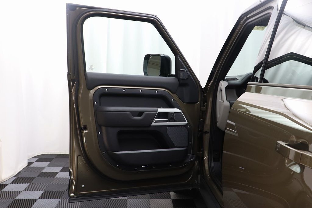 Used 2024 Beige Land Rover SE image 6