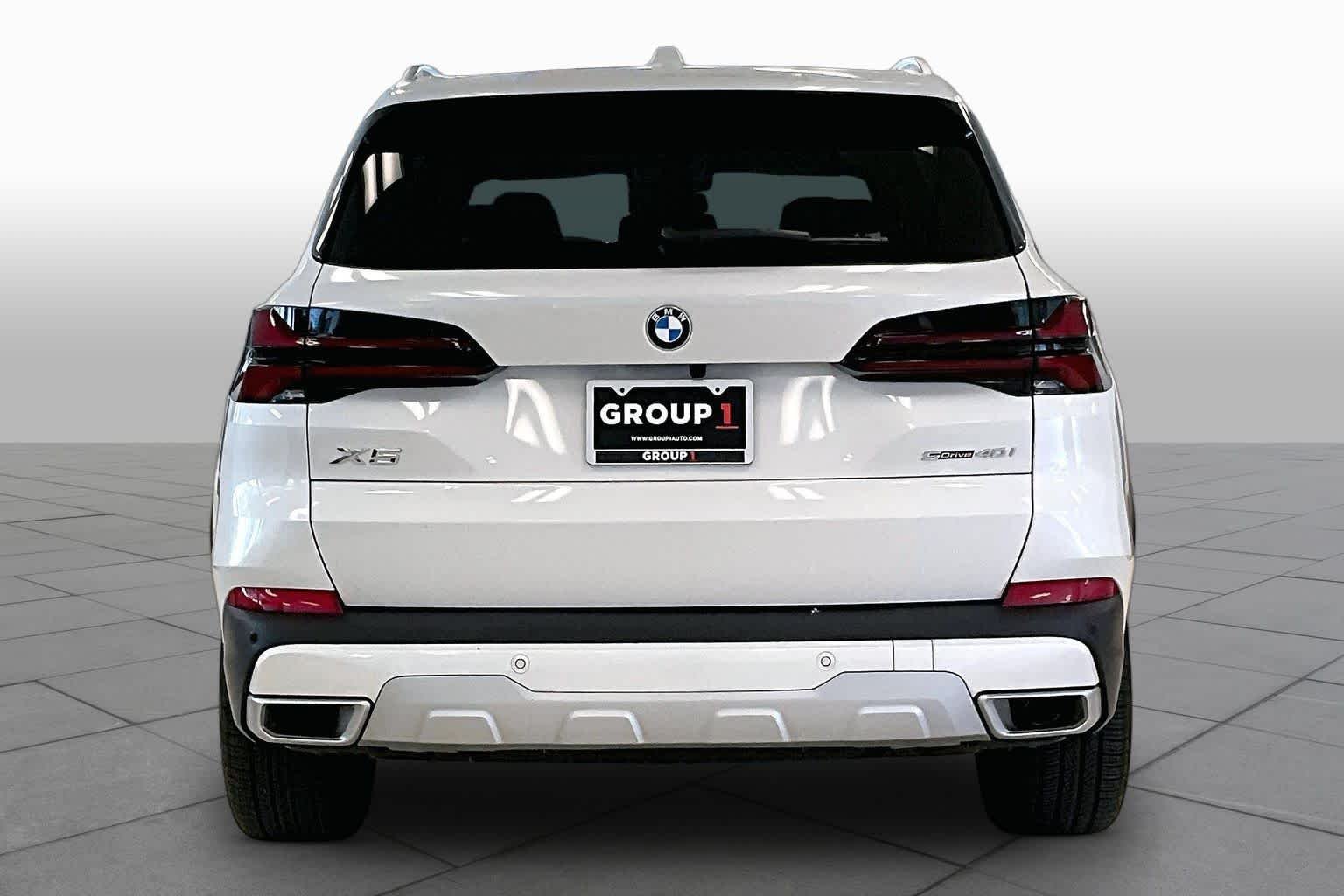 Used 2025 Mineral White Metallic BMW sDrive40i image 4