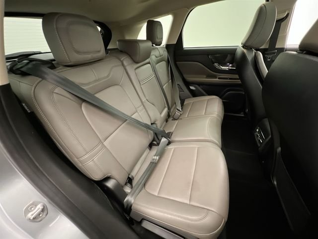 Used 2023 Silver Lincoln Grand Touring image 17