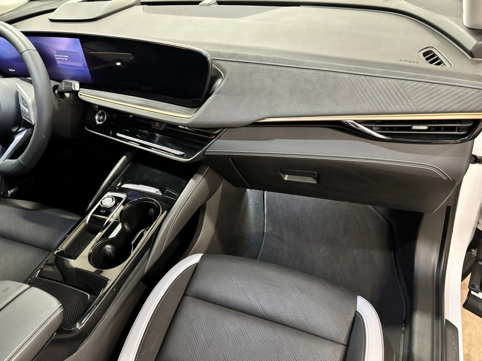 Used 2025 White Buick Sport Touring image 20