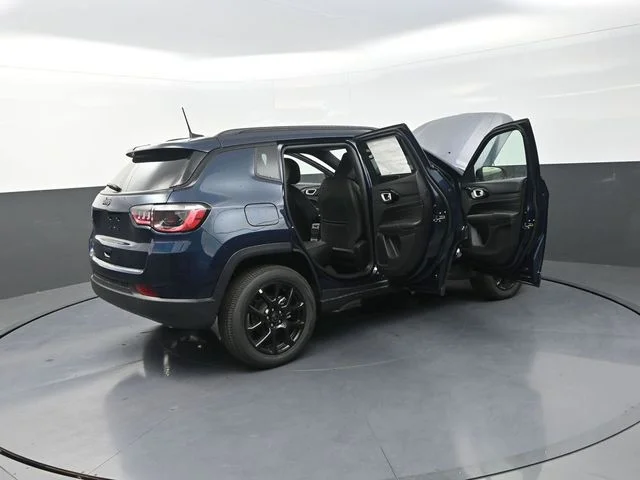 New 2026 Fathom Blue Pearl-Coat Exterior Paint Jeep Latitude image 36