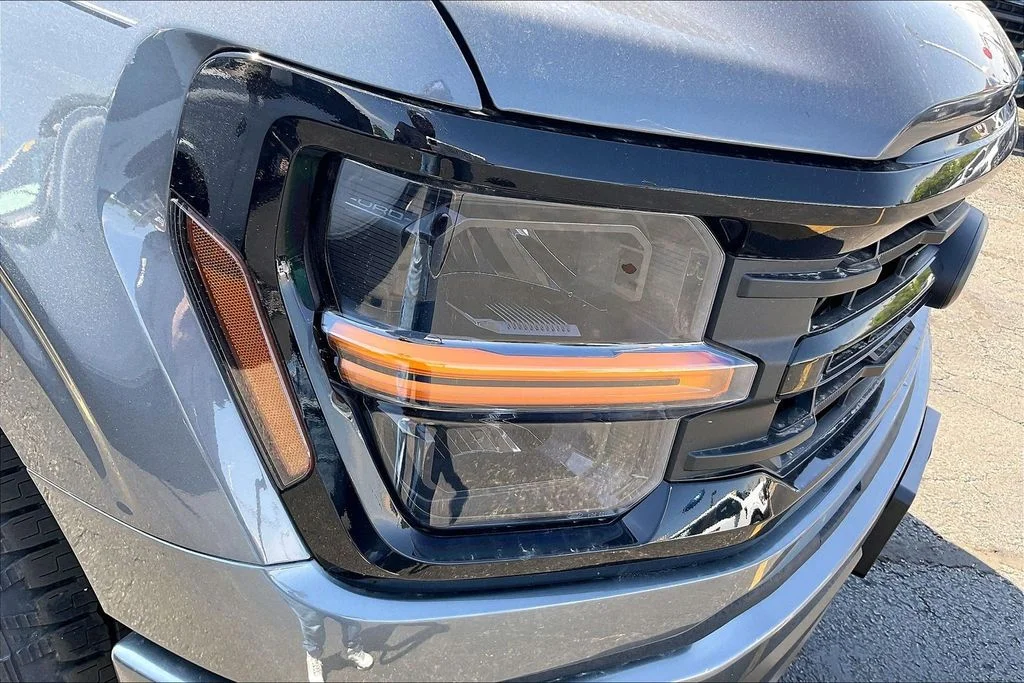 New 2026 Carbonized Gray Metallic Ford XLT image 28